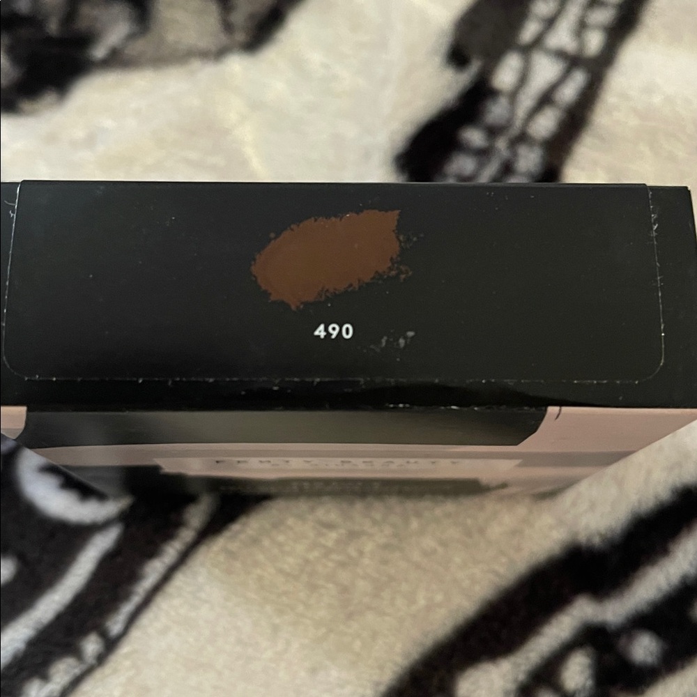 Fenty 490 Pro Filt’r Soft Matte Longwear Powder Foundation - Picture 3 of 6